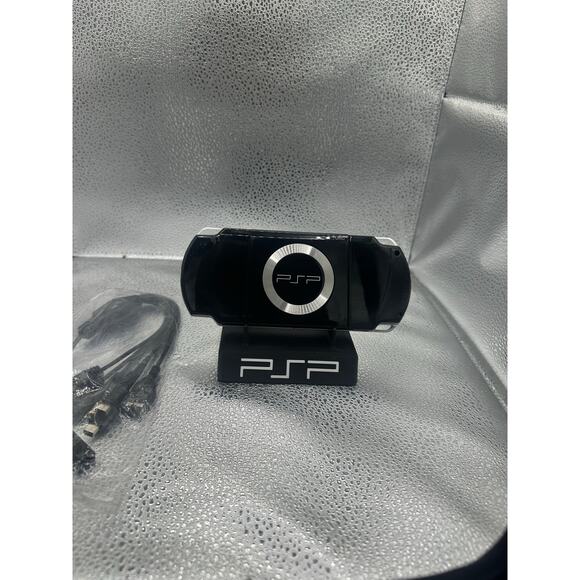 psp 3000 w/charger & new battery - Picture 3 of 9